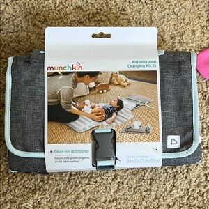 Munchkin Antimicrobial Changing Kit XL - Gray